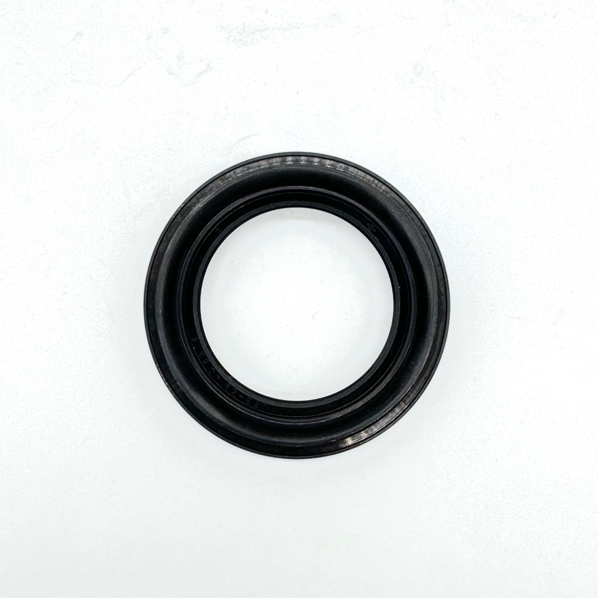 Durable rubber seal for rear left wheel bearing of Honda Acty Van, fits HH3, HH4 models from 1990 to 1999.